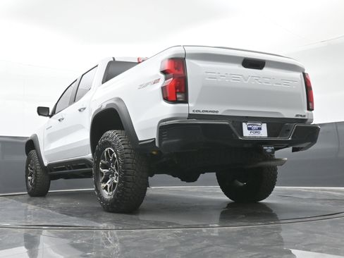 Used 2024 Chevrolet Colorado ZR2 w/ ZR2 Convenience Package III image 40