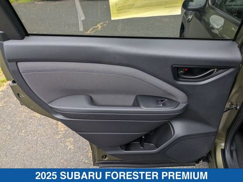 Used 2025 Subaru Forester Premium AWD/4WD image 29