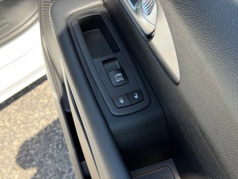 Used 2026 Chrysler Pacifica Select FWD image 25