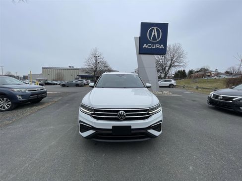 Used 2022 Volkswagen Tiguan SE w/ Panoramic Sunroof Package image 27
