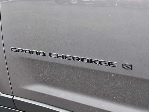 Used 2024 Jeep Grand Cherokee Altitude AWD/4WD image 30