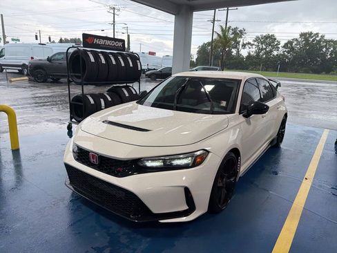 Used 2024 Honda Civic Type R image 3