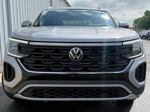 Used 2024 Volkswagen Atlas Cross Sport SE image 13