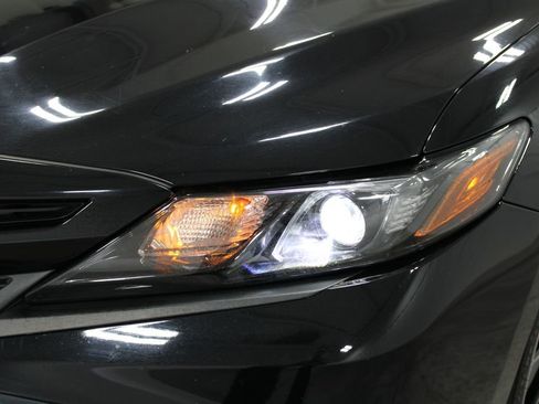 Used 2022 Toyota Camry SE image 13