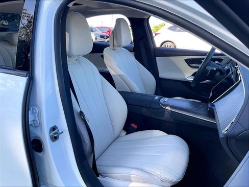 Used 2024 Mercedes-Benz E 450 4MATIC Sedan image 9