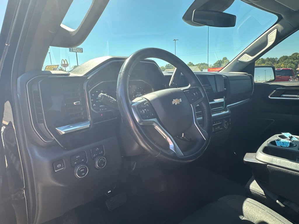 Used 2022 Chevrolet Silverado 1500 LT AWD/4WD image 20