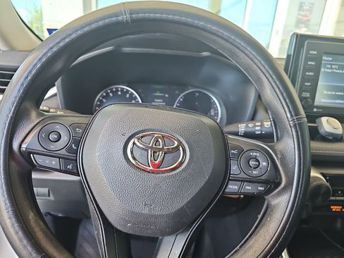 Used 2022 Toyota RAV4 LE FWD image 7