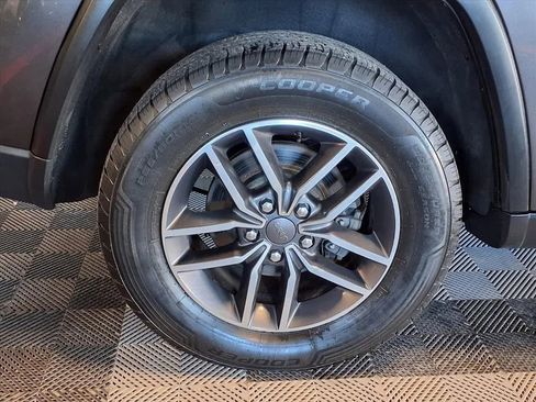 Used 2019 Jeep Grand Cherokee Limited w/ Trailer Tow Group IV image 9