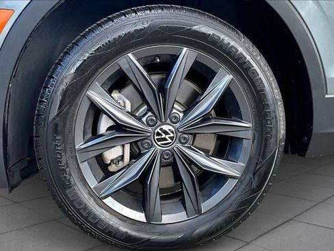 Used 2024 Volkswagen Tiguan SE image 11