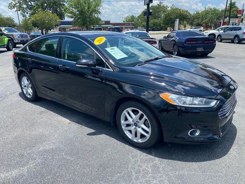 Used 2016 Ford Fusion SE w/ Equipment Group 202A FWD image 5