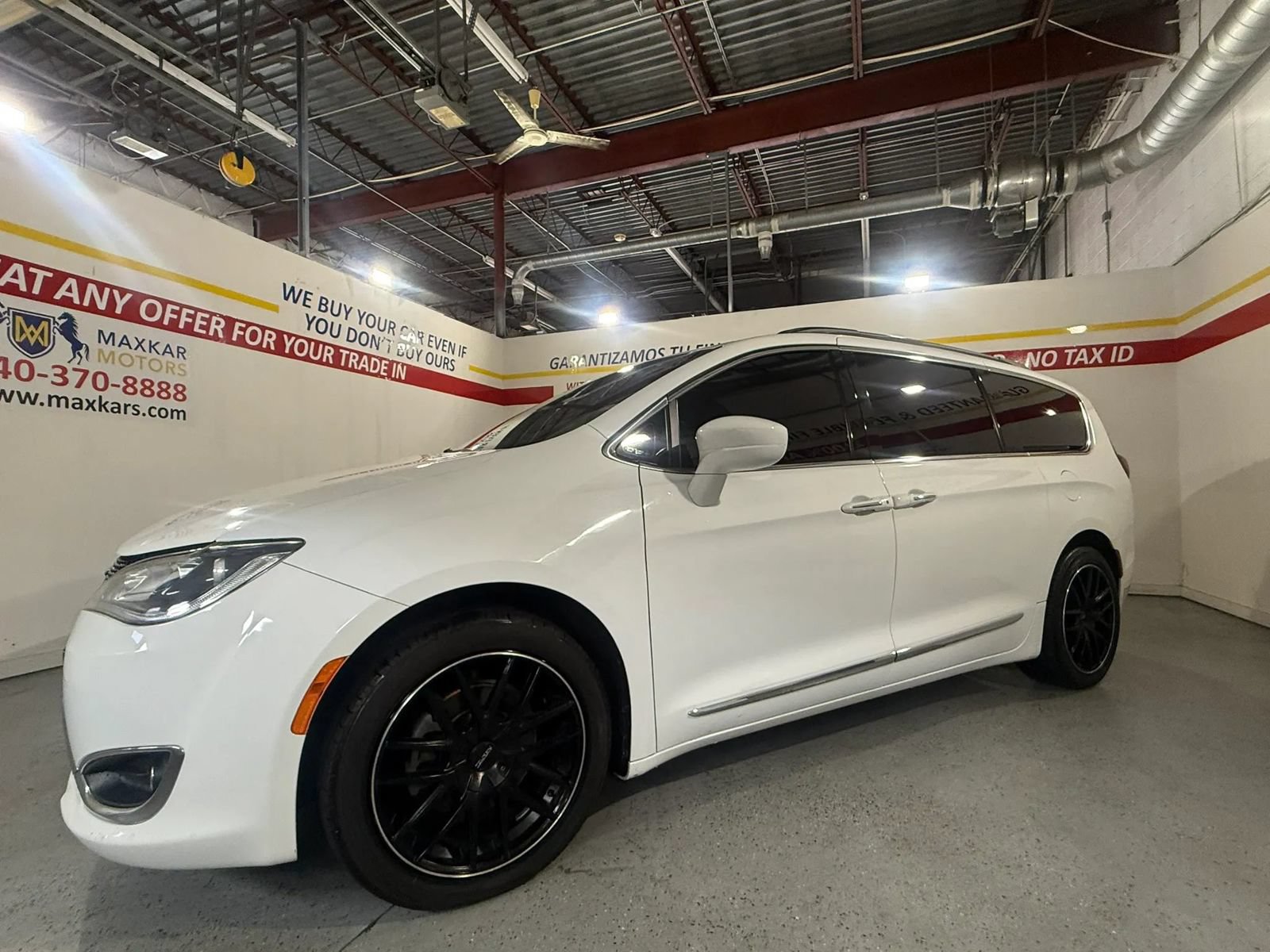 Used 2018 Chrysler Pacifica Touring-L FWD image 12