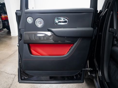 Used 2020 Rolls-Royce Cullinan Black Badge image 24