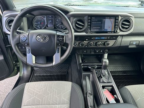 Used 2021 Toyota Tacoma TRD Off-Road w/ TRD Premium Off Road Package AWD/4WD image 15