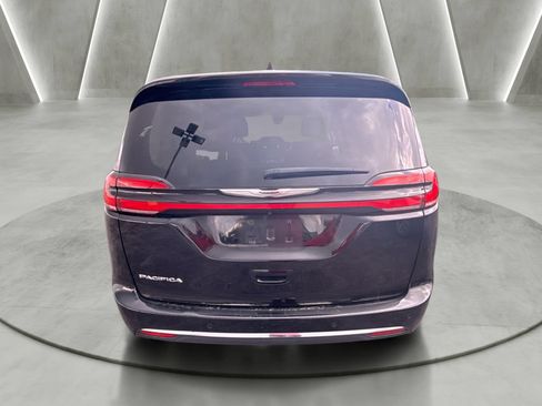 Used 2024 Chrysler Pacifica Touring-L FWD image 4