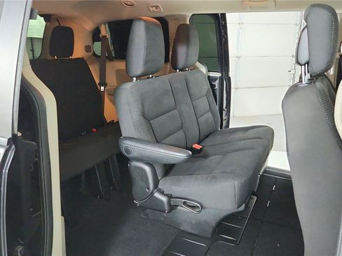 Used 2020 Dodge Grand Caravan SE FWD image 17
