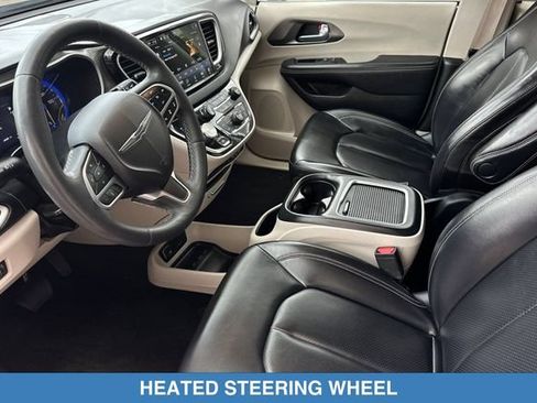 Used 2023 Chrysler Pacifica Touring-L FWD image 11