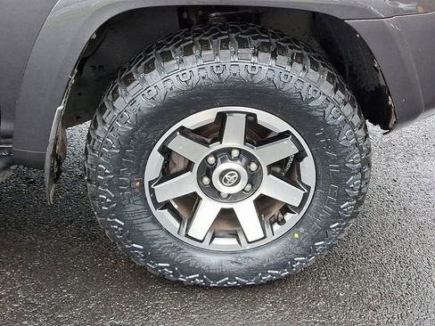Certified 2018 Toyota 4Runner TRD Off-Road image 9