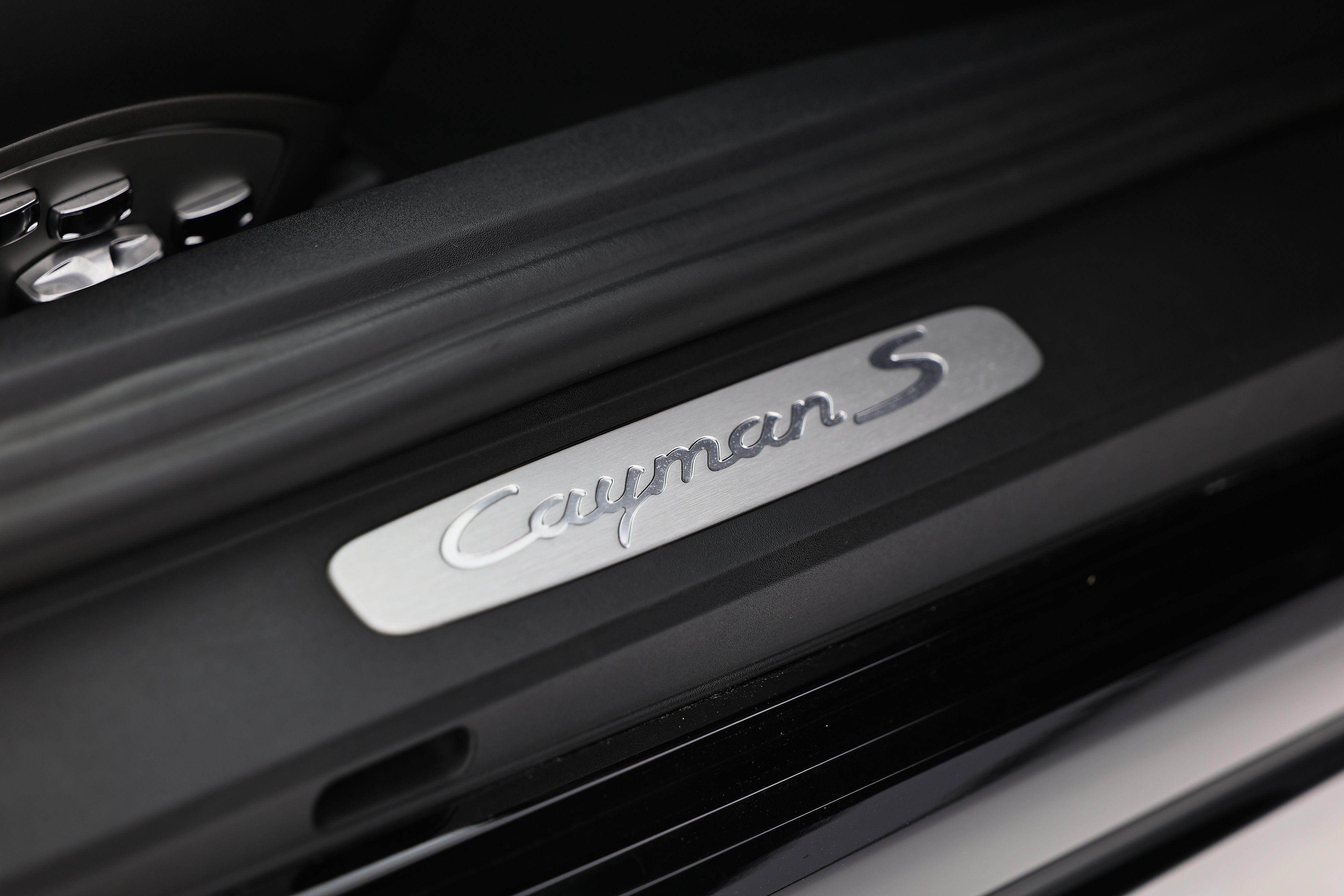 Certified 2024 Porsche 718 Cayman S RWD image 32