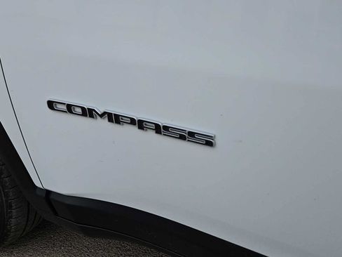 Used 2025 Jeep Compass Latitude AWD/4WD image 11