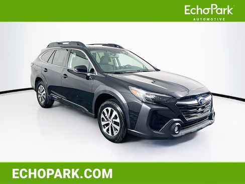 Used 2025 Subaru Outback Premium image 1