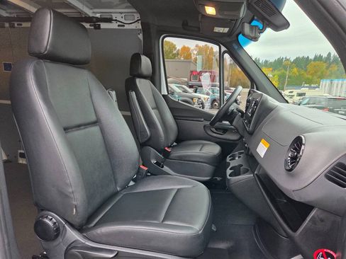 Used 2024 Mercedes-Benz Sprinter 2500 image 17