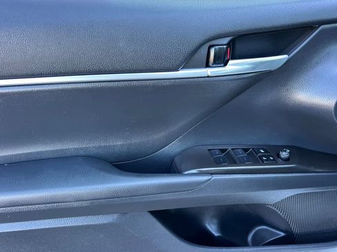 Used 2023 Toyota Camry SE image 12