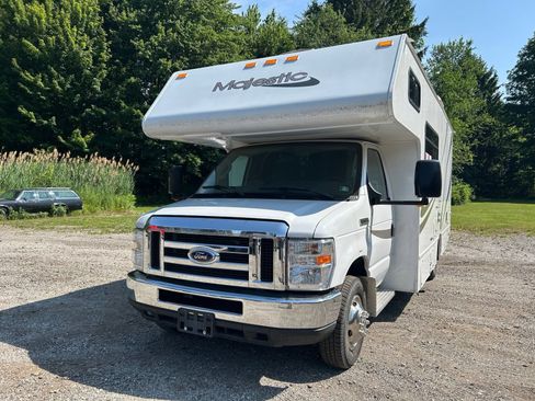 Used 2017 Ford E-350 and Econoline 350 Super Duty w/ Motorhome Prep Package RWD image 32