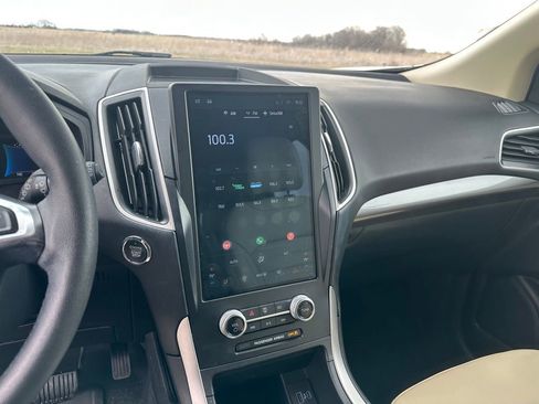 Used 2024 Ford Edge SEL w/ Convenience Package image 16