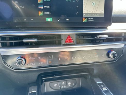 Used 2025 Kia Sorento EX image 16