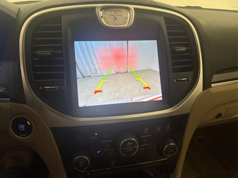 Used 2013 Chrysler 300 RWD image 39