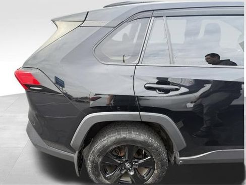 Used 2019 Toyota RAV4 XLE w/ Convenience Package AWD/4WD image 4