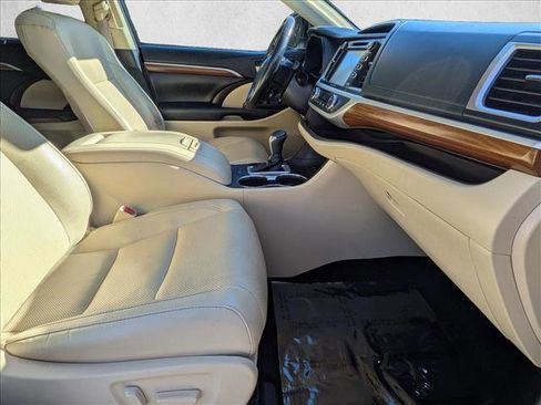 Used 2019 Toyota Highlander Limited image 22