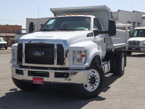 Used 2022 Ford F650 2WD Regular Cab Super Duty image 4