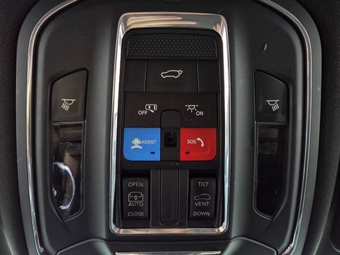 Used 2023 Jeep Grand Cherokee Altitude image 29