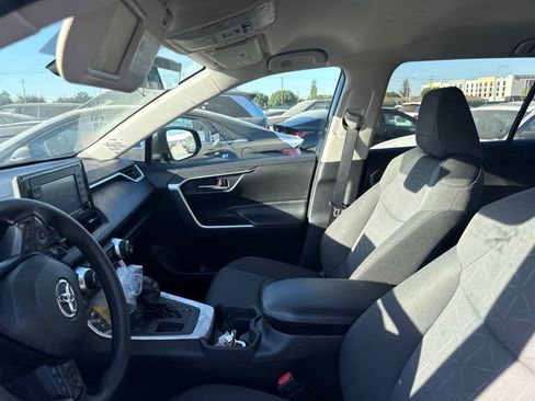 Used 2021 Toyota RAV4 XLE w/ Carpet Mat Package (TMS) FWD image 19