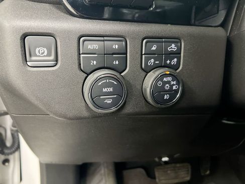 Used 2025 Chevrolet Silverado 1500 High Country w/ Technology Package image 19