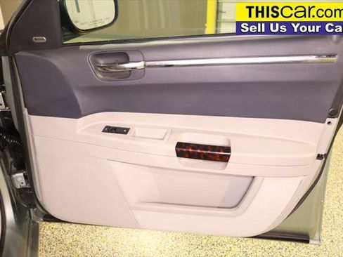 Used 2006 Chrysler 300 C RWD image 36