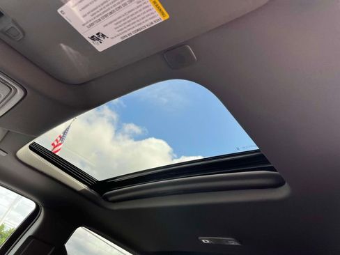 New 2025 GMC Sierra 1500 SLT w/ SLT Convenience Package image 31