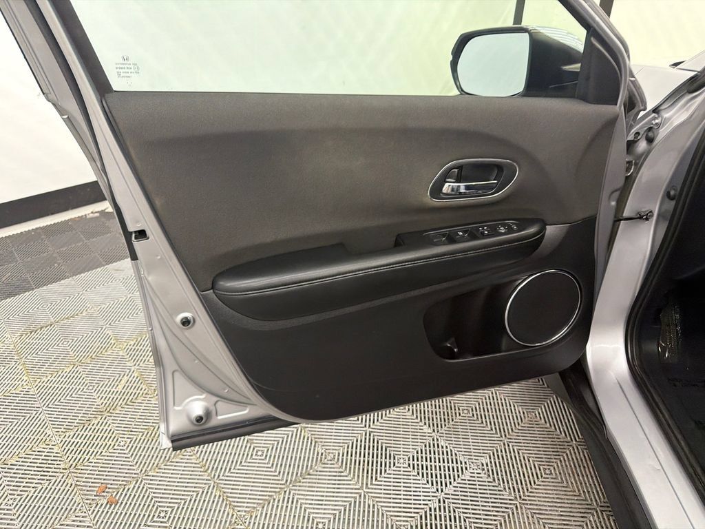 Used 2022 Honda HR-V EX image 10