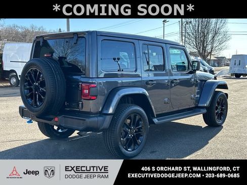 Used 2022 Jeep Wrangler Unlimited Sahara w/ Cold Weather Group AWD/4WD image 4