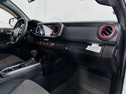 Used 2022 Toyota Tacoma TRD Sport AWD/4WD image 27