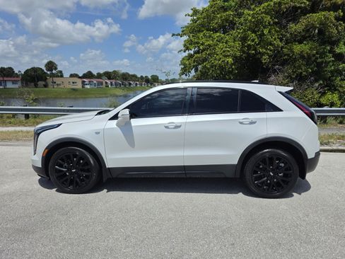 Used 2022 Cadillac XT4 Sport w/ LPO, ONYX Package FWD image 7
