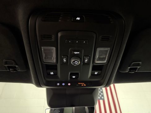 Used 2024 Cadillac Escalade Sport Platinum w/ LPO, ONYX Package image 17