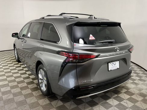 New 2026 Toyota Sienna Limited image 6