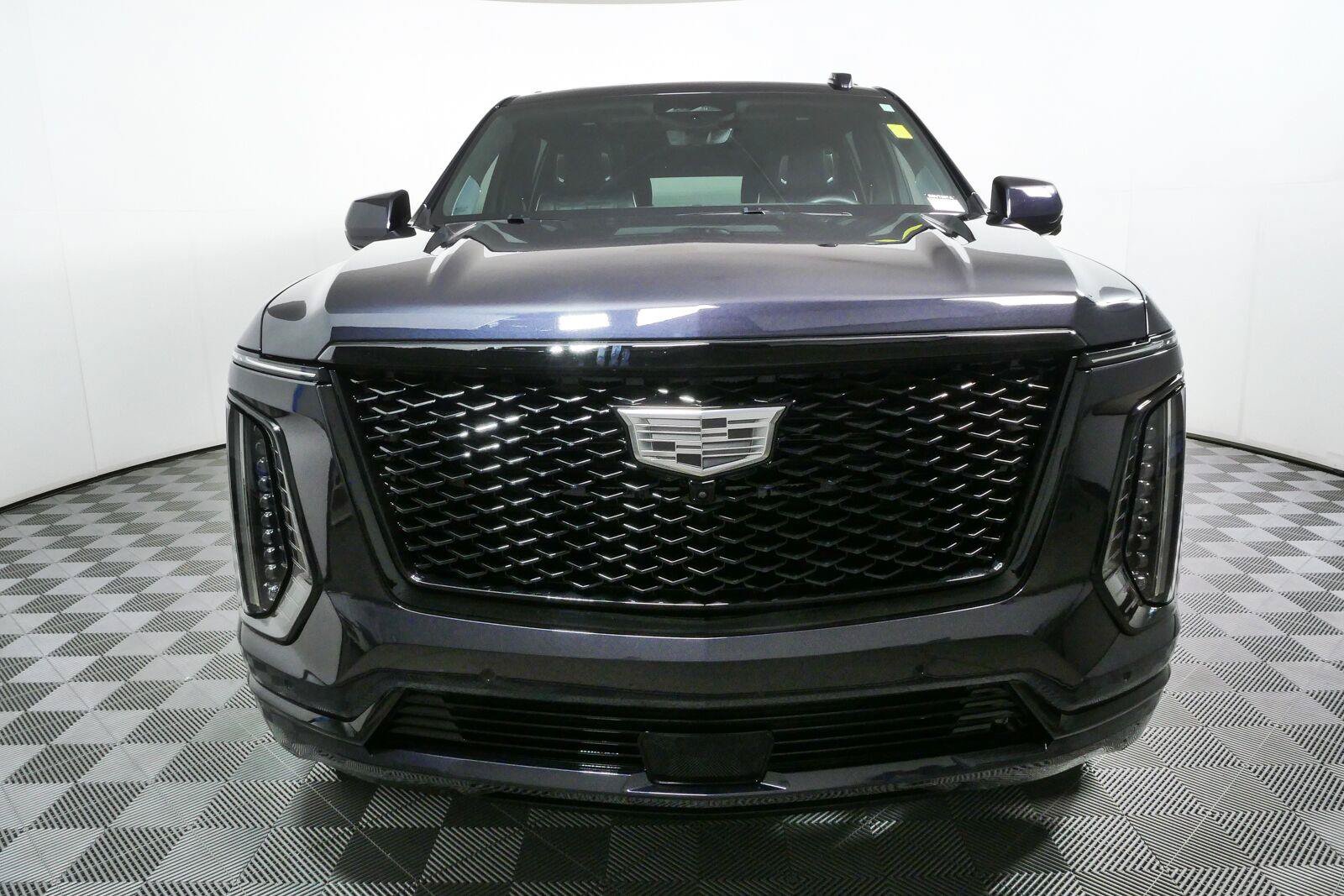 Used 2025 Cadillac Escalade ESV Sport Platinum w/ LPO, ONYX Package AWD/4WD image 34