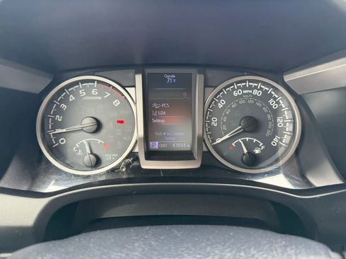 Used 2019 Toyota Tacoma SR5 RWD image 20