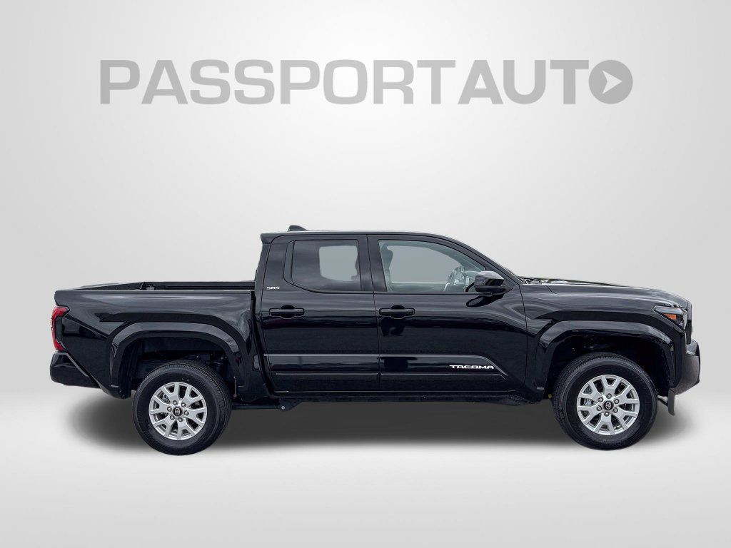 Certified 2025 Toyota Tacoma SR5 AWD/4WD image 10