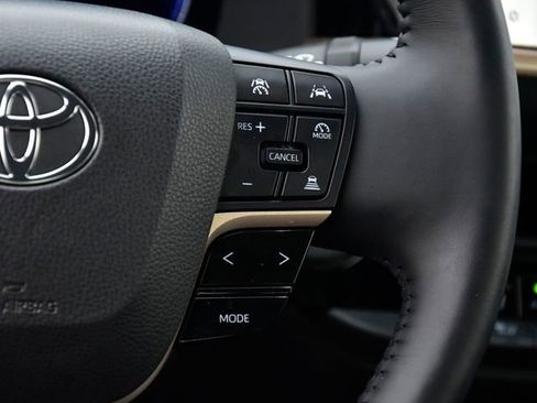 Used 2023 Toyota Crown Limited image 20