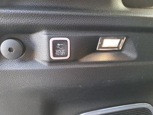 Used 2021 Jeep Grand Cherokee L Limited AWD/4WD image 11
