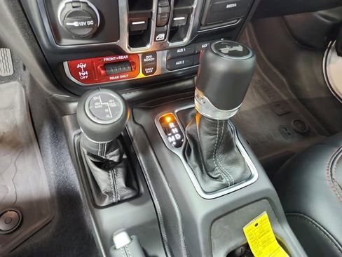 Used 2024 Jeep Wrangler Unlimited Rubicon AWD/4WD image 18